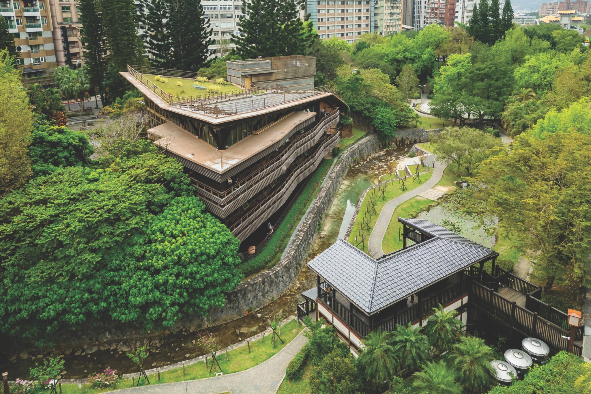 Climate-resilient construction: What material innovations and evolving ...