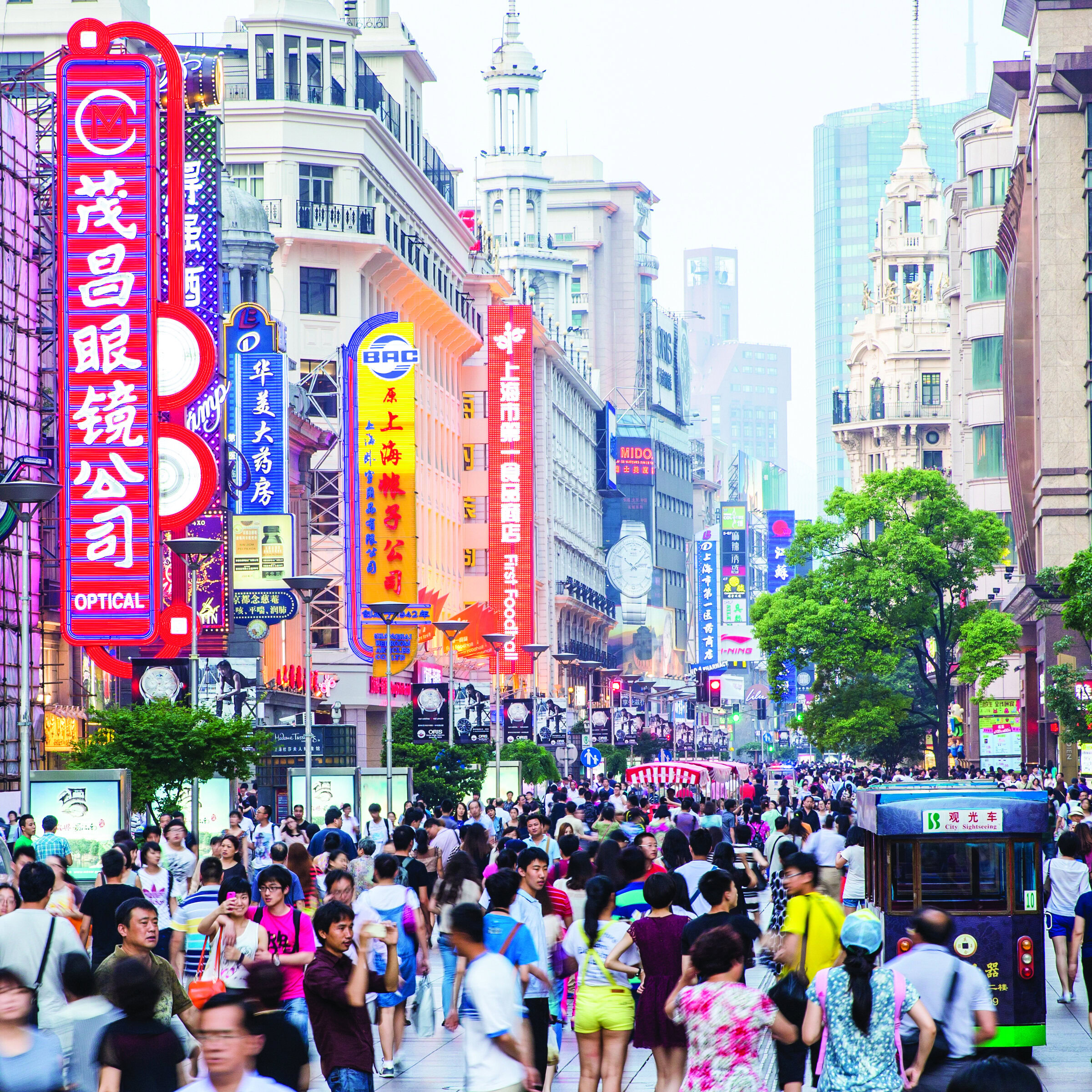 There are many tourists on Nanjing Road Pedestrian Street, going shopping or sightseeing. Nanjing Road is Shanghai's most famous shopping street. It is located in the city center and has numerous stores for shopping.