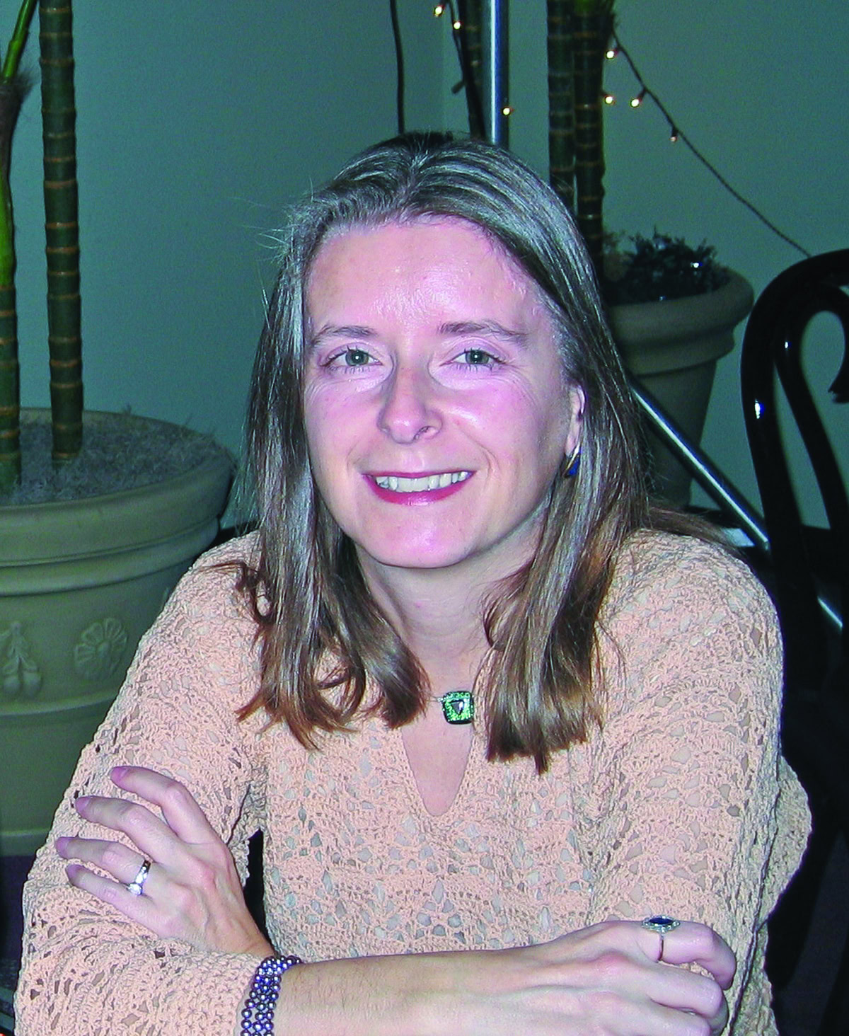 Ceramics professional woman smiling at ACerS Bulletin event.