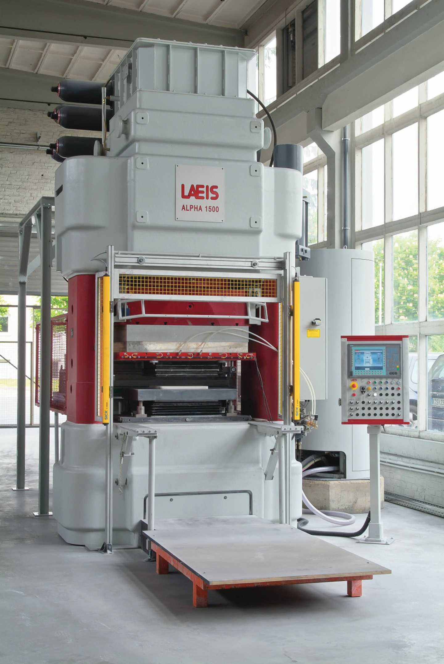 LAEIS ALPHA 1500 press machine used in specialty kiln furniture process development and optimization.
