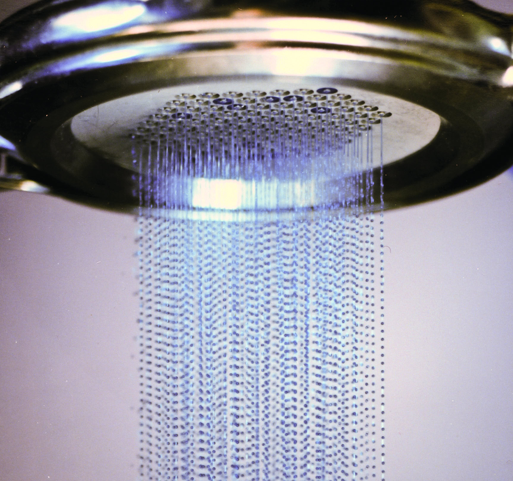 Drip-casting head with 100 nozzles.