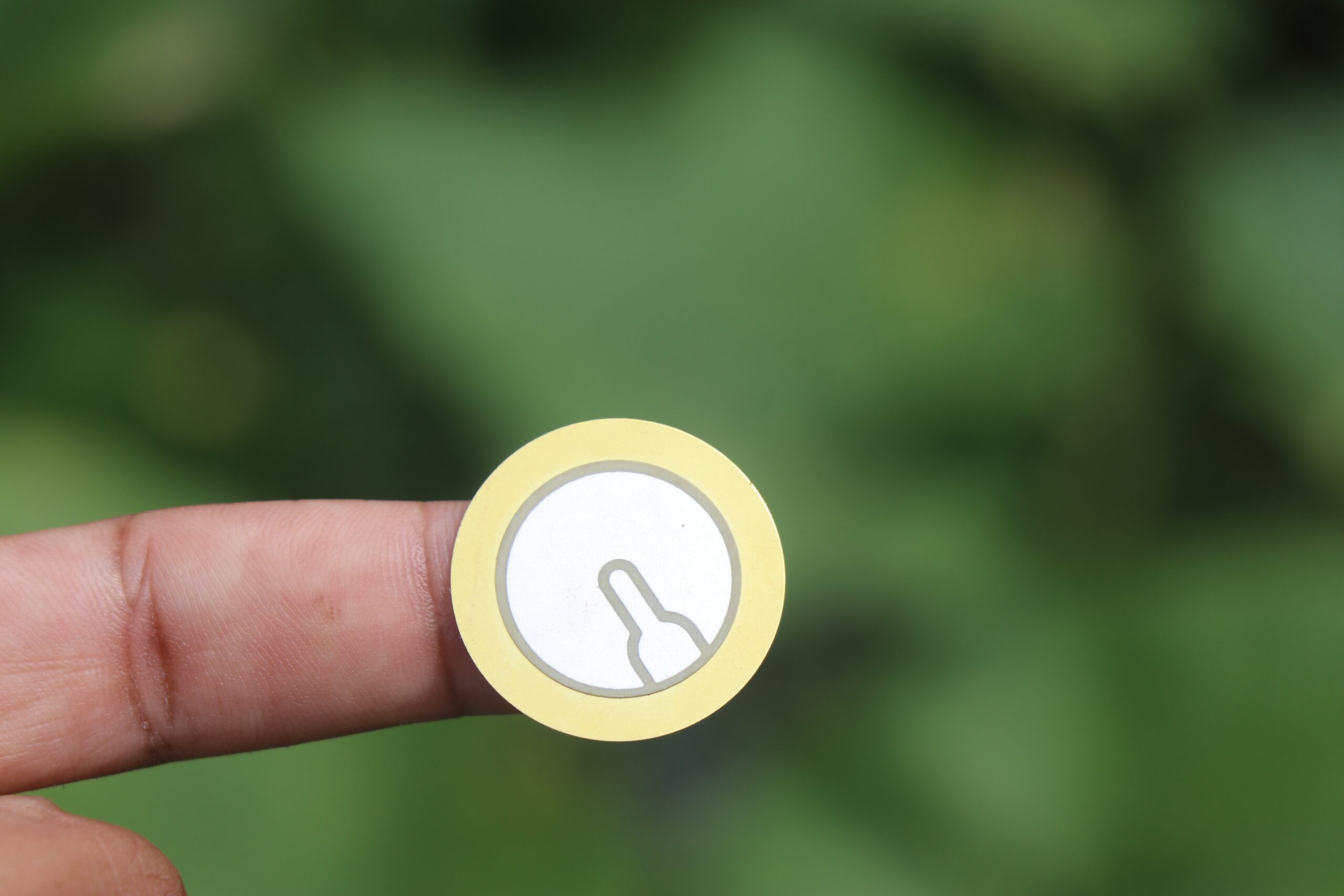 Piezoelectric disk that is the size of a fingertip